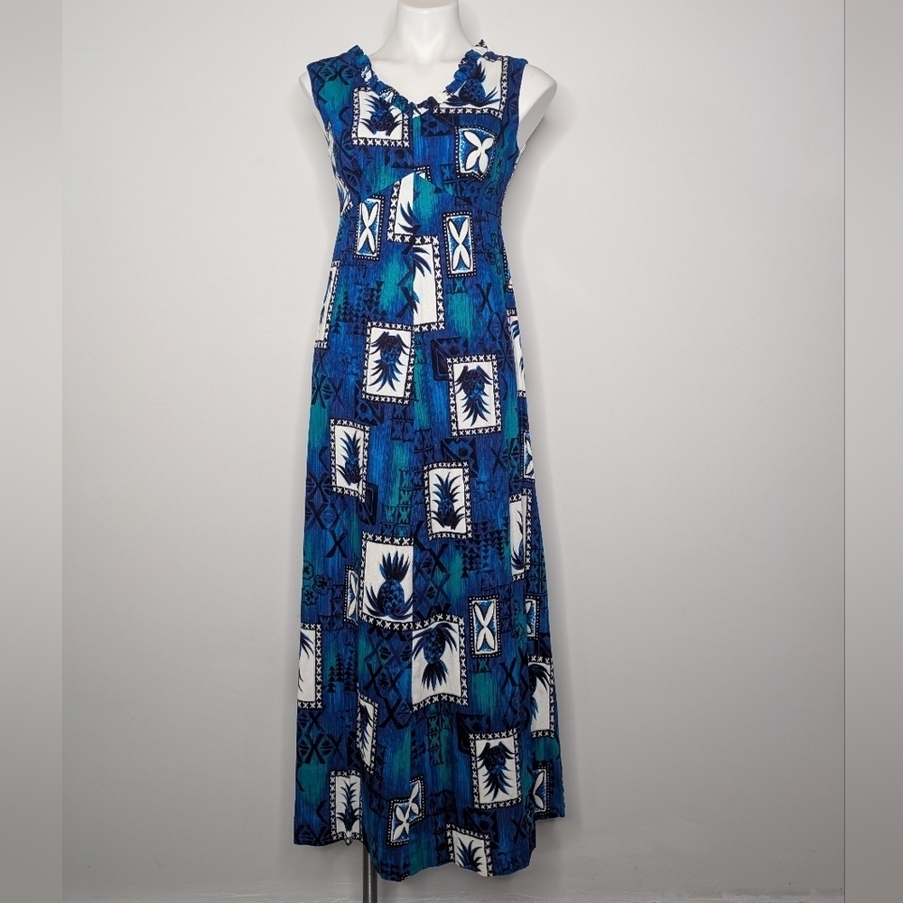 Vintage Hukilau Fashion Blue White Hawaiian Pineapple Sleeveless V Neck Dress S